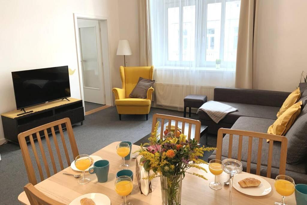 Little Tom Apartments Прага Екстер'єр фото