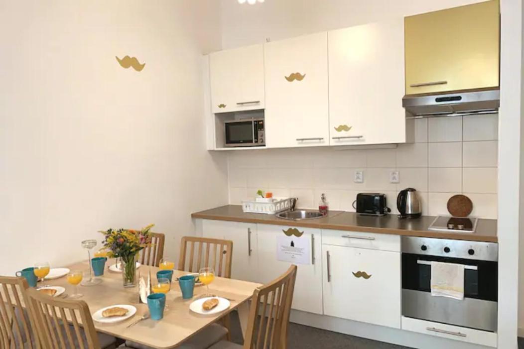 Little Tom Apartments Прага Екстер'єр фото