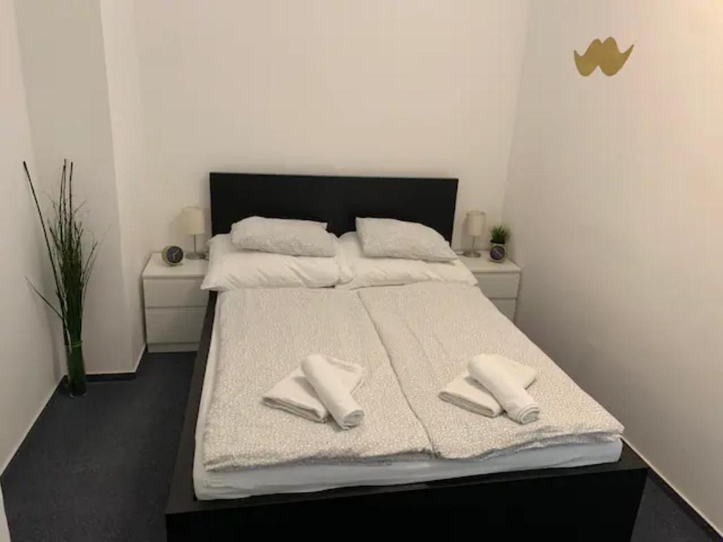 Little Tom Apartments Прага Екстер'єр фото