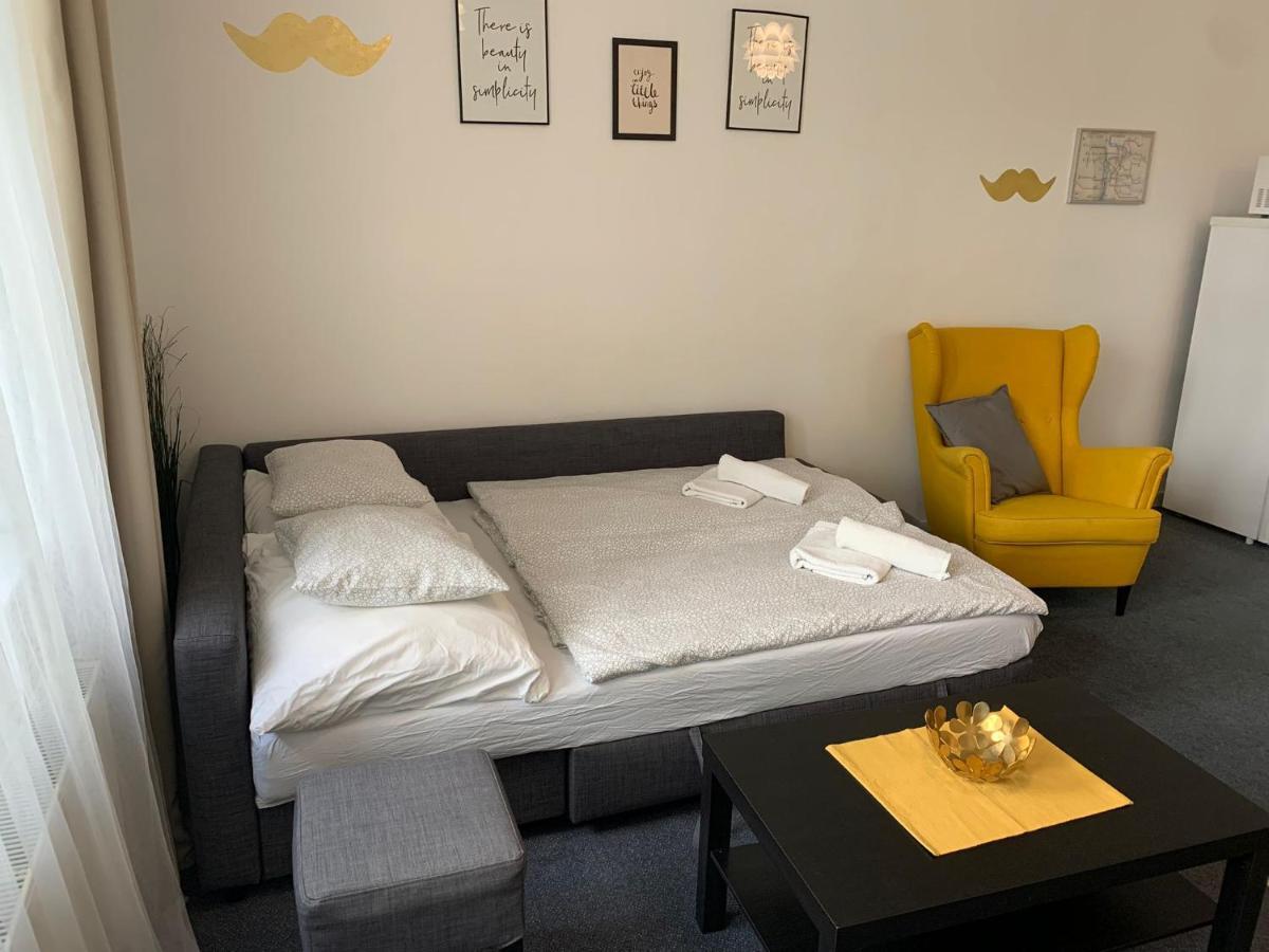 Little Tom Apartments Прага Екстер'єр фото