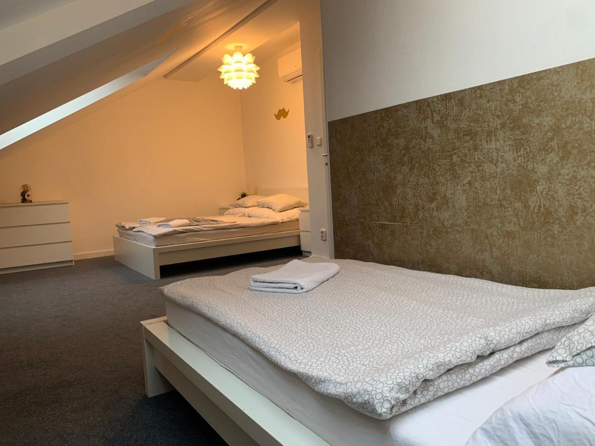 Little Tom Apartments Прага Екстер'єр фото