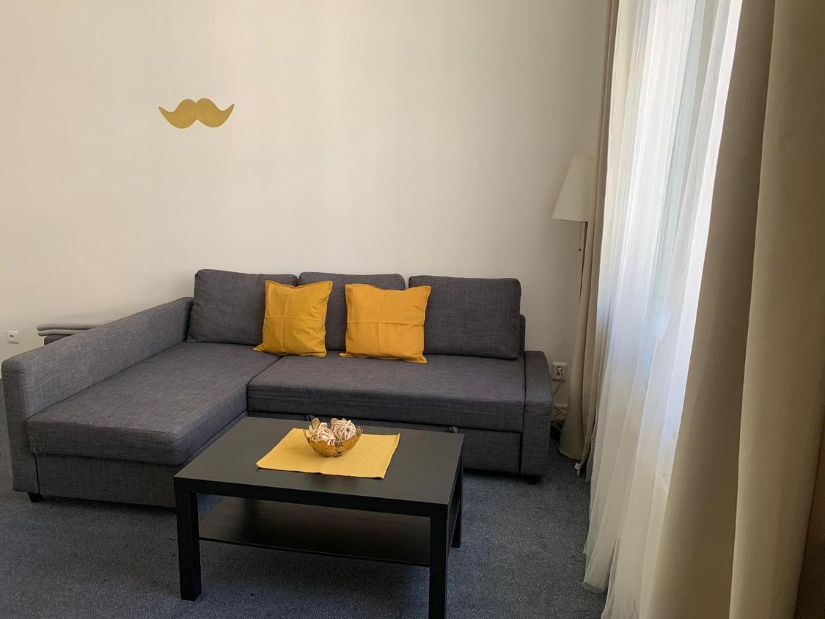 Little Tom Apartments Прага Екстер'єр фото